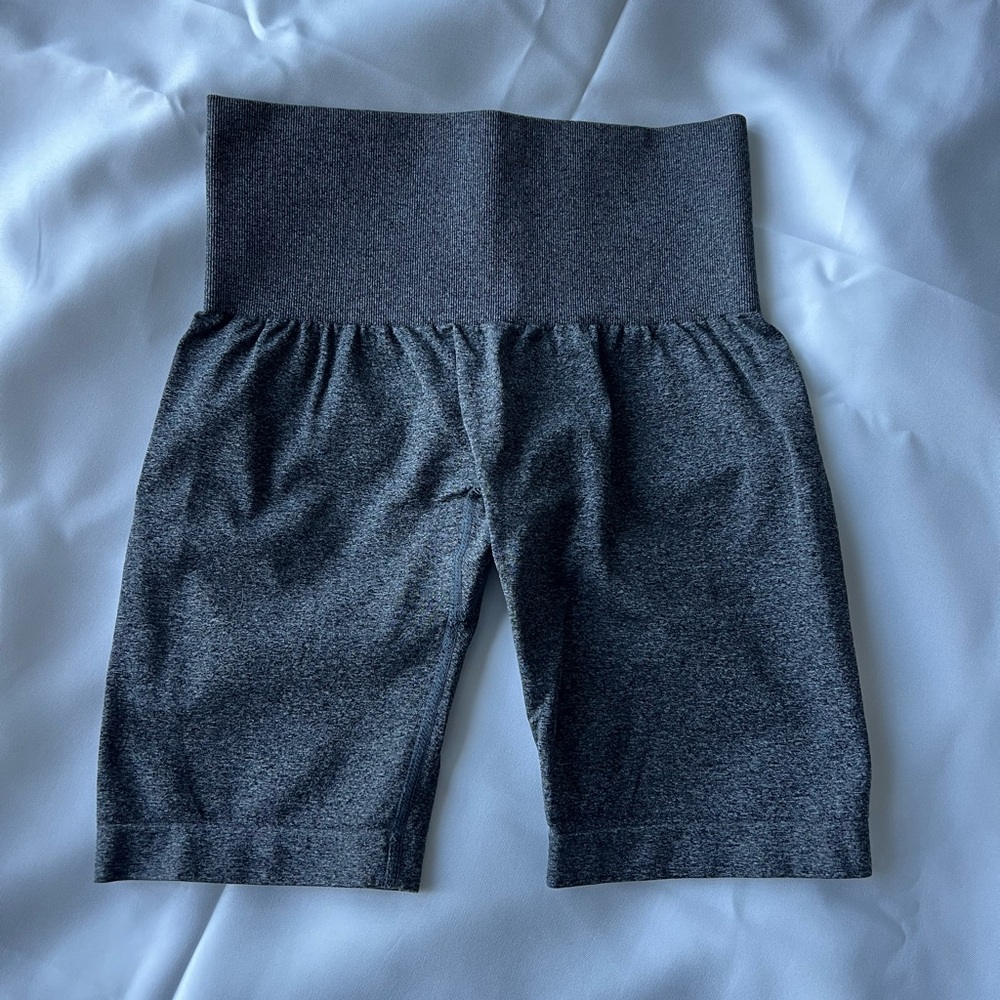Nvgtn contour biker shorts in charcoal gray